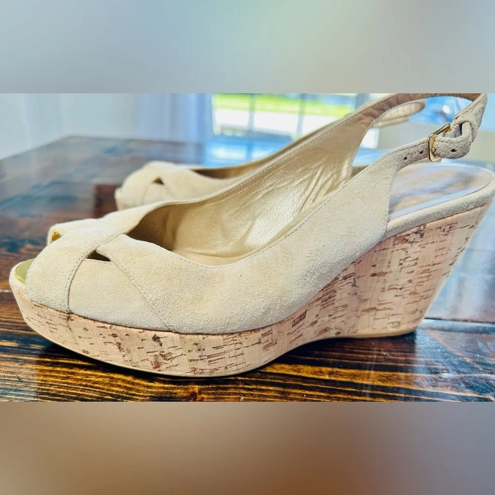 Stuart Weitzman tan suede wedge size 10 - Picture 4 of 6
